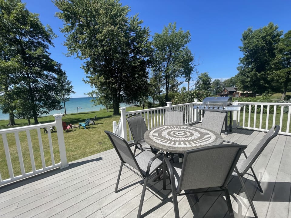 Huge deck with bbq grill. 