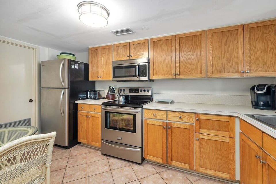 North Breakers 309 - Kitchen with stainless appliances