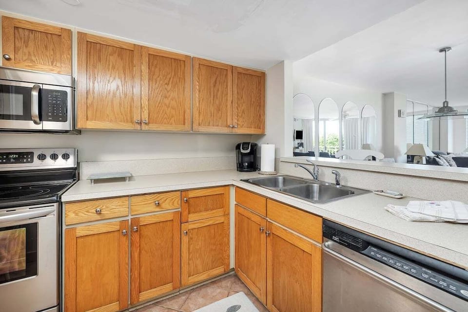 North Breakers 309 - Kitchen with stainless appliances