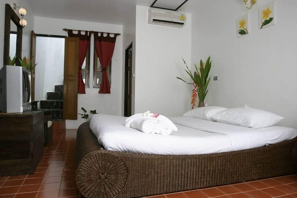Premium bedding, minibar, in-room safe, soundproofing