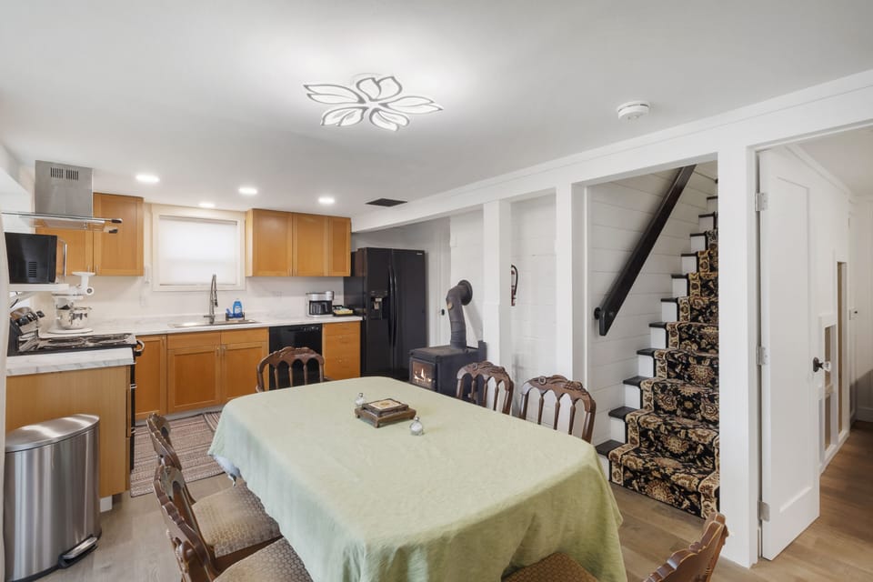 Main Living Area Dining for 6
