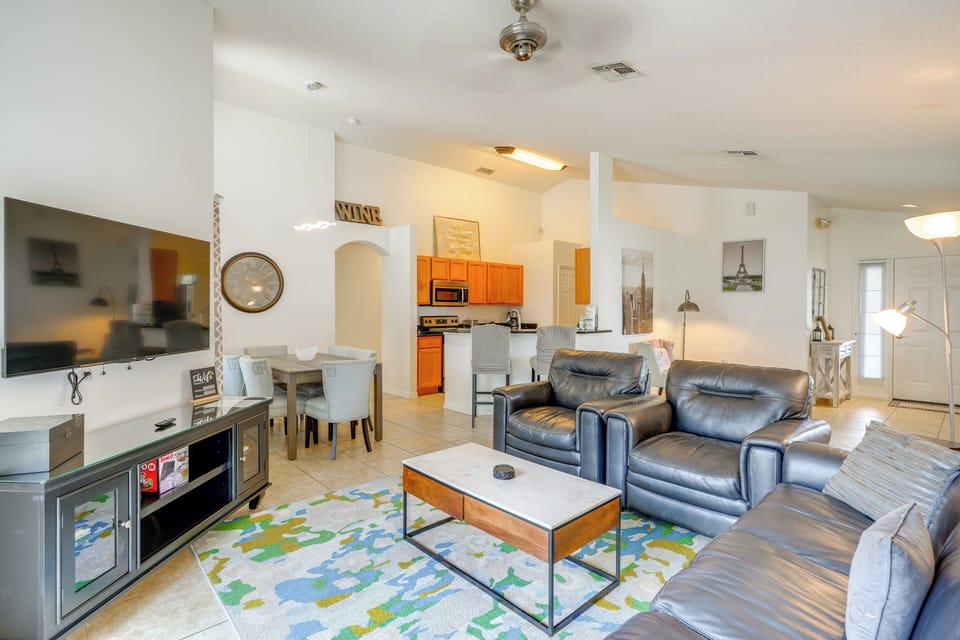 Living Room | Free WiFi | Central A/C