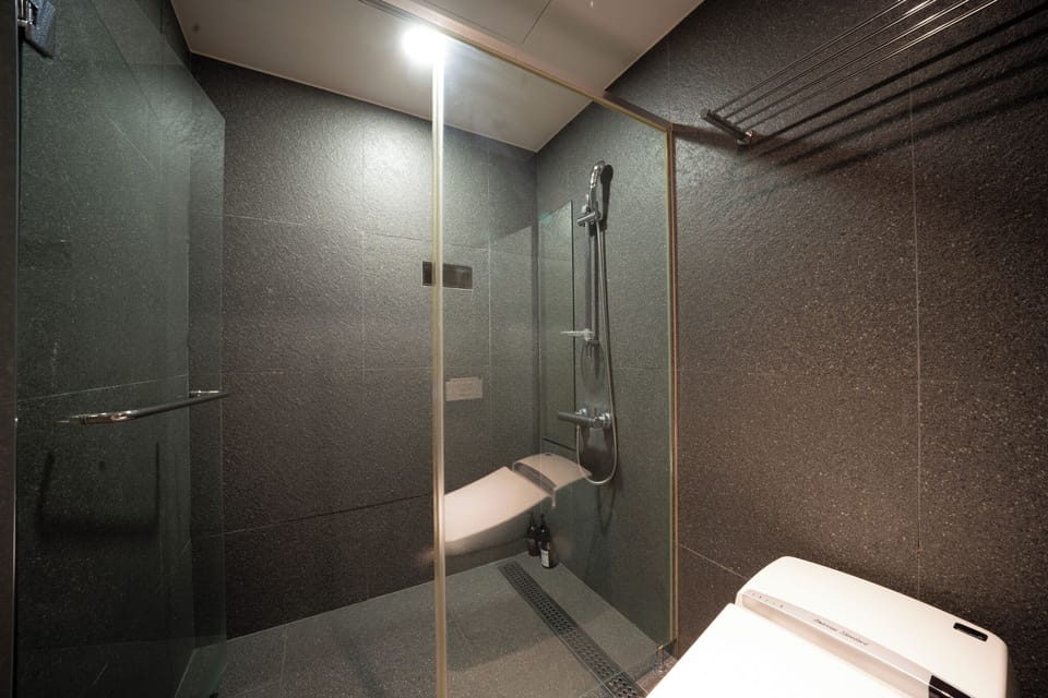 Premium Twin Room, 2 Bedrooms | Premium bedding, individually decorated, individually furnished, desk