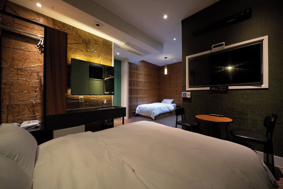 Premium Twin Room, 2 Bedrooms | Premium bedding, individually decorated, individually furnished, desk
