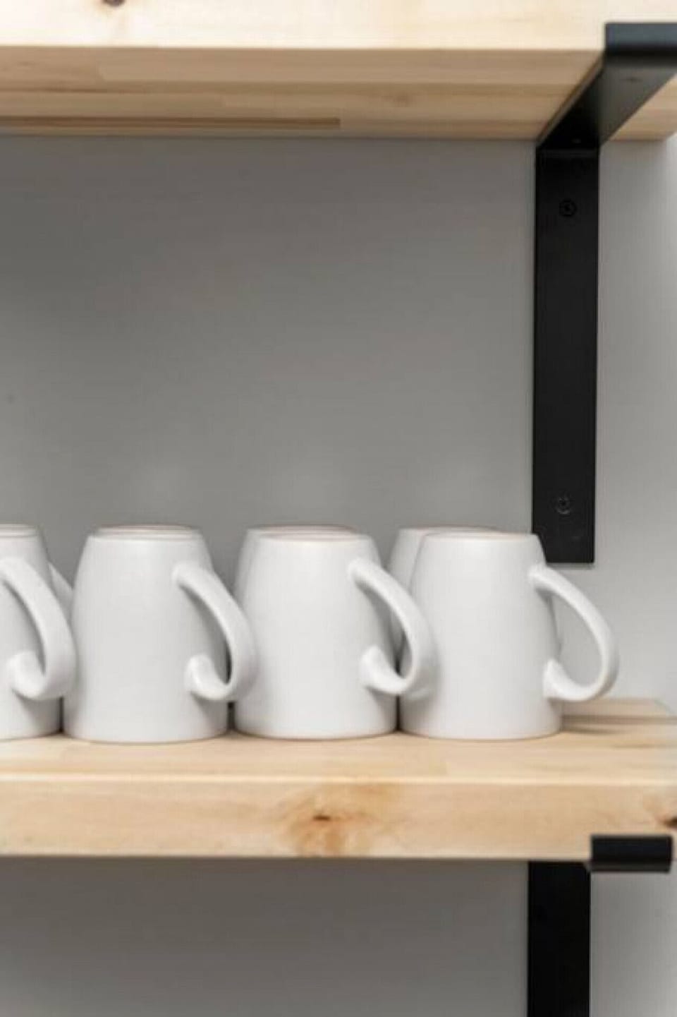 Enjoy your tea or coffee with these perfectly set cups ☕🫖