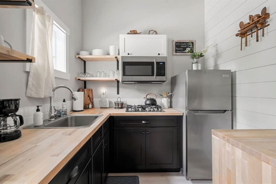 Fully stocked kitchen ready to meet all your cooking needs 🍴🛠️