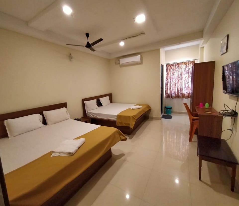 Family Room, 1 Bedroom | Television
