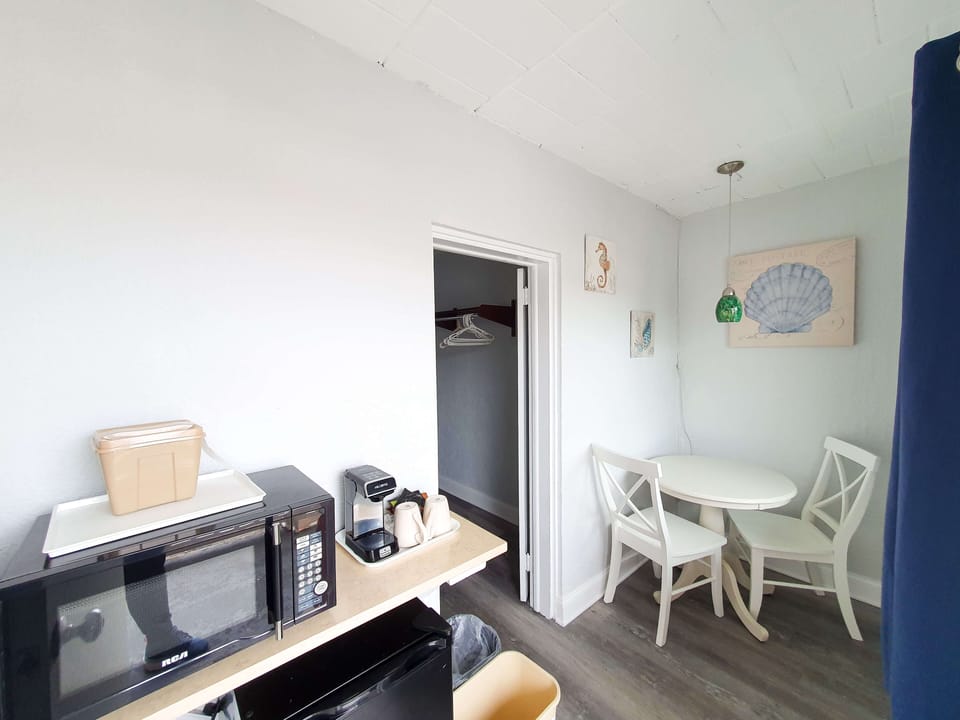 Room, 1 Queen Bed (Cozy Queen) | Blackout drapes, iron/ironing board, travel crib, free WiFi