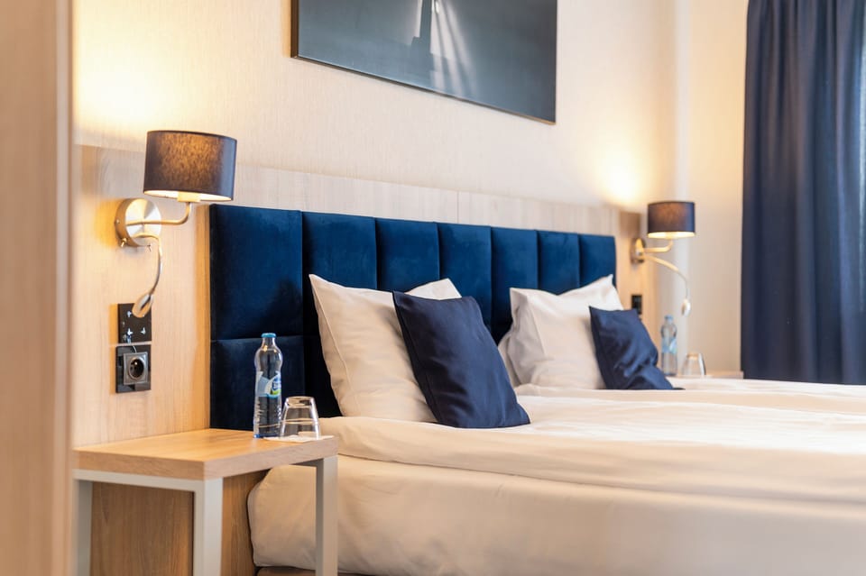 Deluxe Room | Desk, laptop workspace, blackout drapes, soundproofing