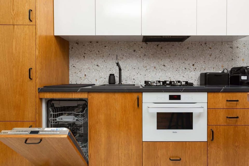 Kitchenette with plenty of kitchen utensils and dishes. 
