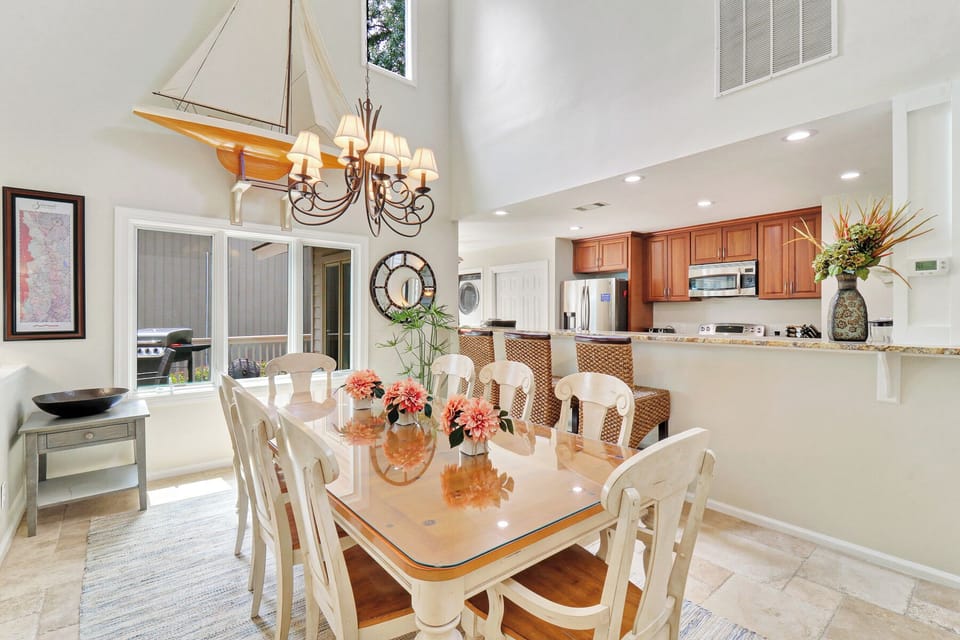 38 Stoney Creek | Dining Table
