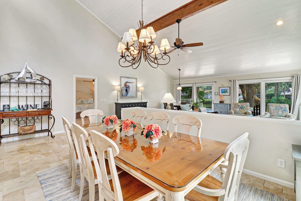 38 Stoney Creek | Dining Table