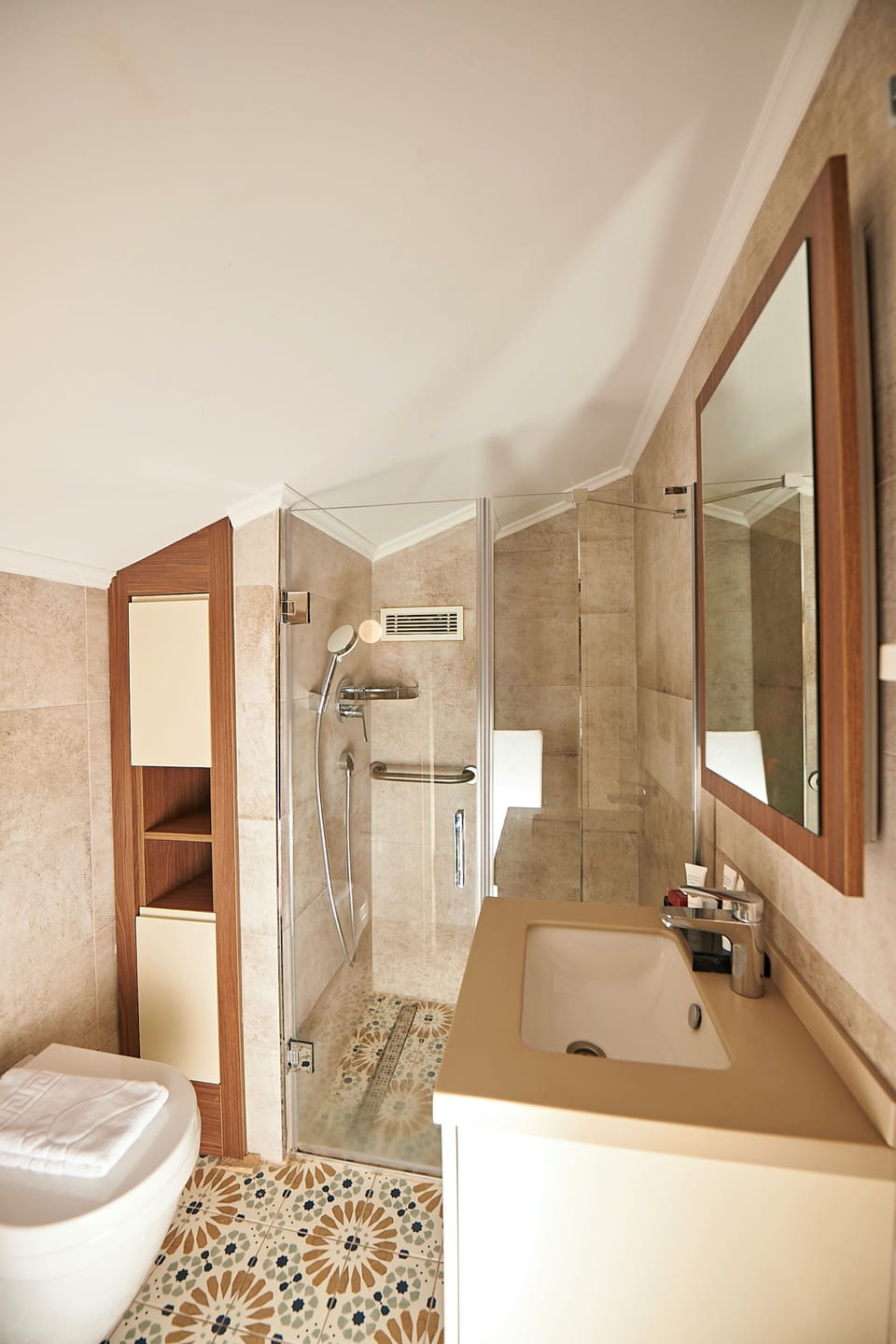 Shower, rainfall showerhead, eco-friendly toiletries, hair dryer