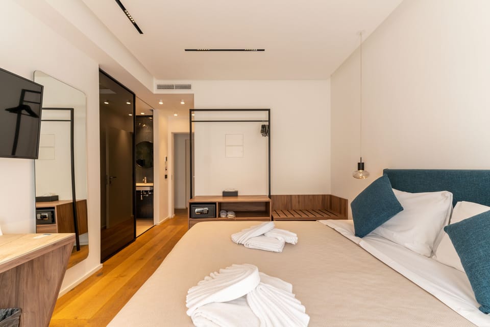 Superior Room | In-room safe, desk, laptop workspace, soundproofing