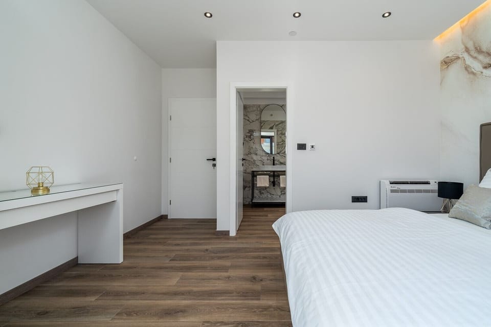 Bedroom No3 with king size bed 180cm x 200cm overviewing the pool, en-suite bathroom with a shower, air-conditioning and balcony 