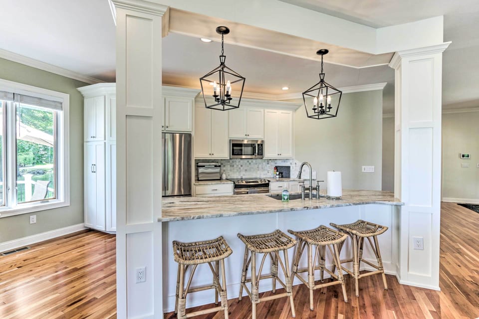 Kitchen | Stainless Steel Appliances | Equipped w/ Cooking Essentials