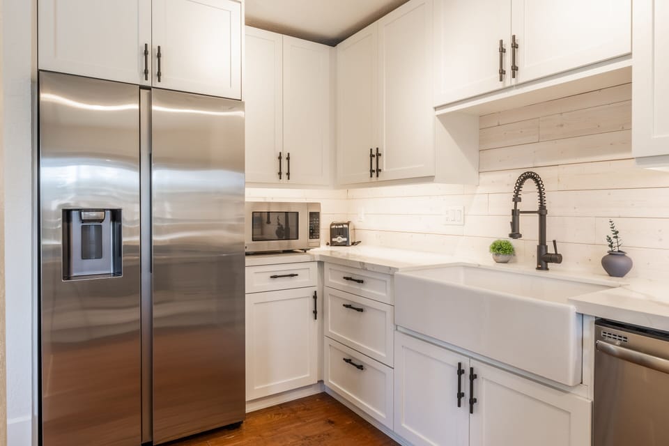 Fully Equipped Kitchen, Quartz Countertops