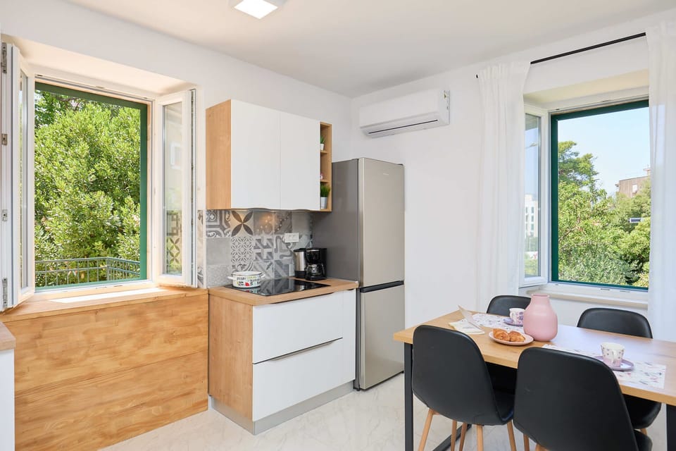 Apartment (1 Bedroom) | In-room dining