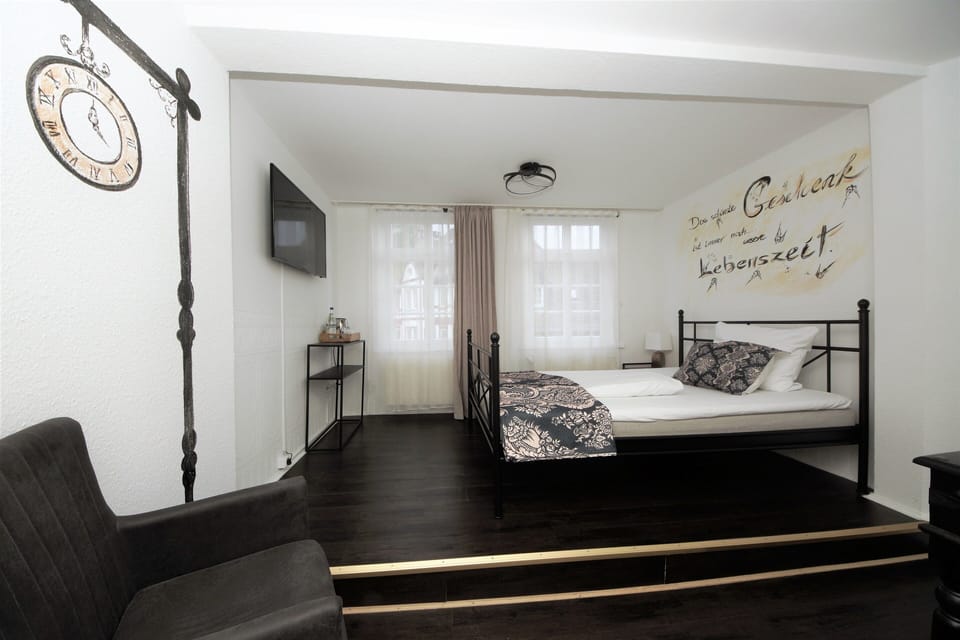 Basic Single Room, Non Smoking | Hypo-allergenic bedding, individually decorated, individually furnished