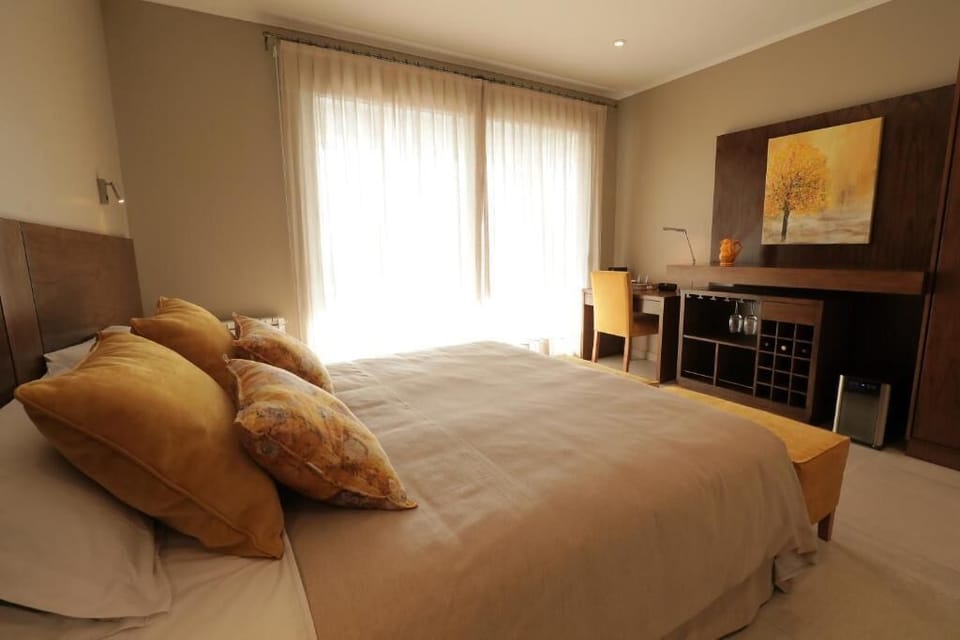 Egyptian cotton sheets, premium bedding, minibar, in-room safe