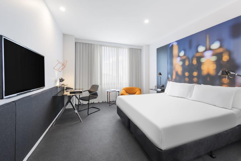 Junior Suite | Minibar, in-room safe, desk, laptop workspace