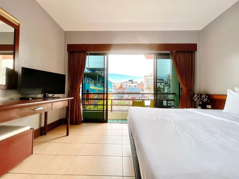 Standard Double Room | Premium bedding, in-room safe, desk, blackout drapes