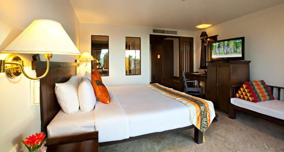 Superior Room, 1 Double Bed | Minibar, in-room safe, free WiFi, bed sheets