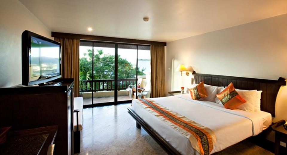 Superior Room, 1 Double Bed | Minibar, in-room safe, free WiFi, bed sheets