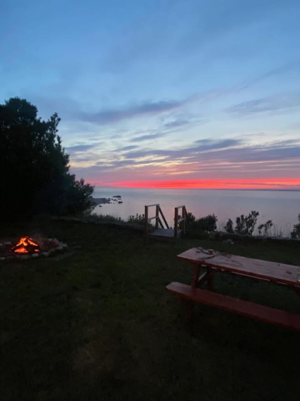Great yard! Outdoor firepit with chairs, picnic table and yard games provided.