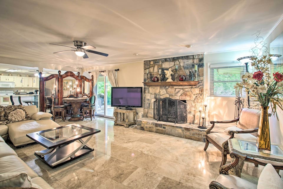 Family Living Room | Main Floor | Central Heating | In-Unit Laundry