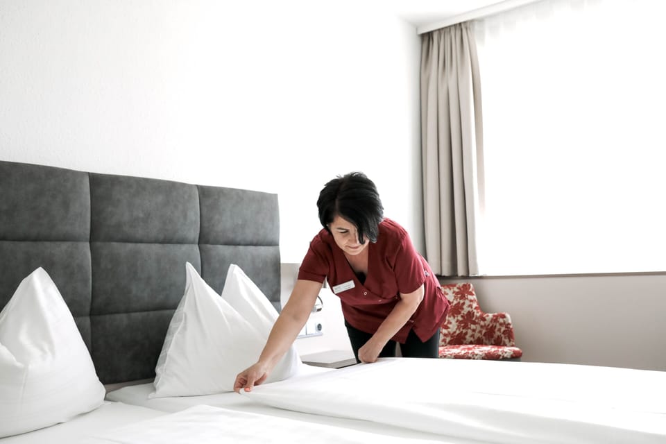Hypo-allergenic bedding, desk, free cribs/infant beds, free WiFi