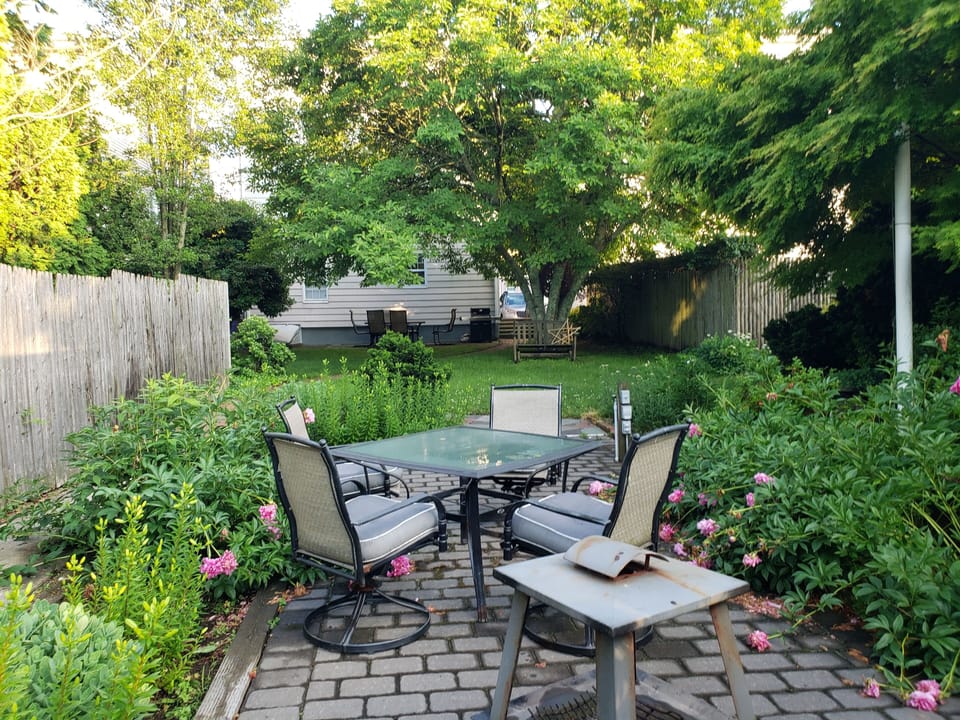 Backyard has 3 seperate/private sitting areas (Area2)