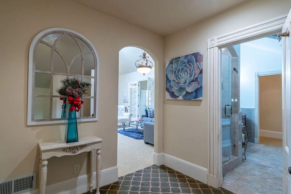PENTHOUSE ENTRANCE