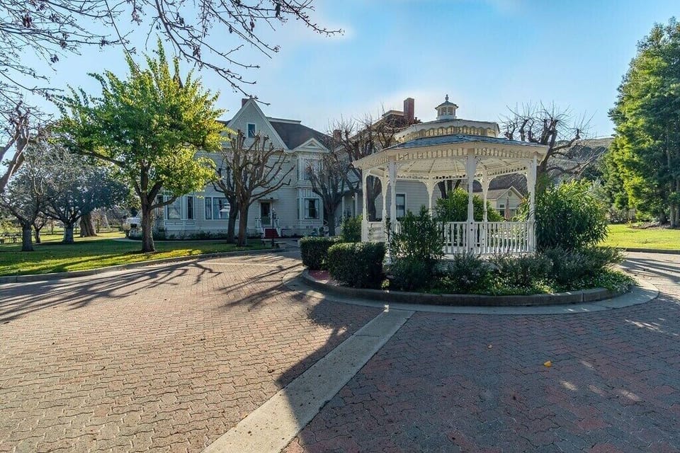 Shared COURTYARD GAZEBO