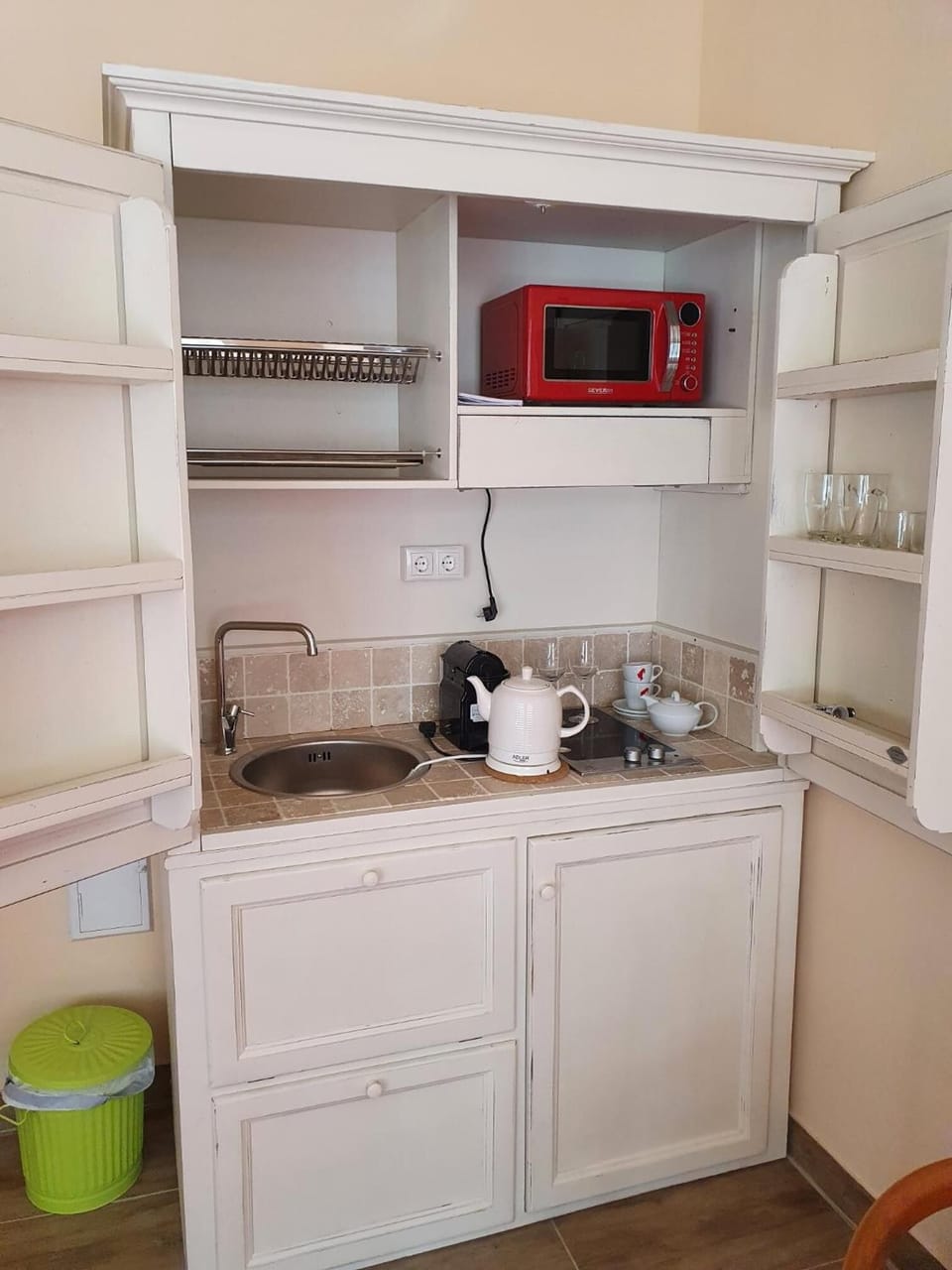 Full-size fridge, microwave, stovetop, espresso maker