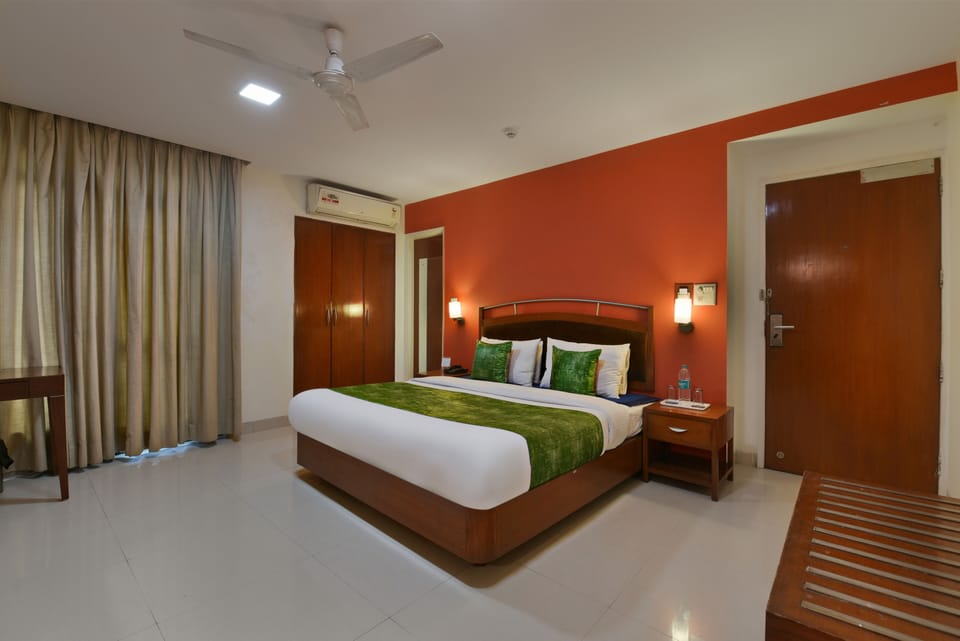 Egyptian cotton sheets, premium bedding, Select Comfort beds, desk