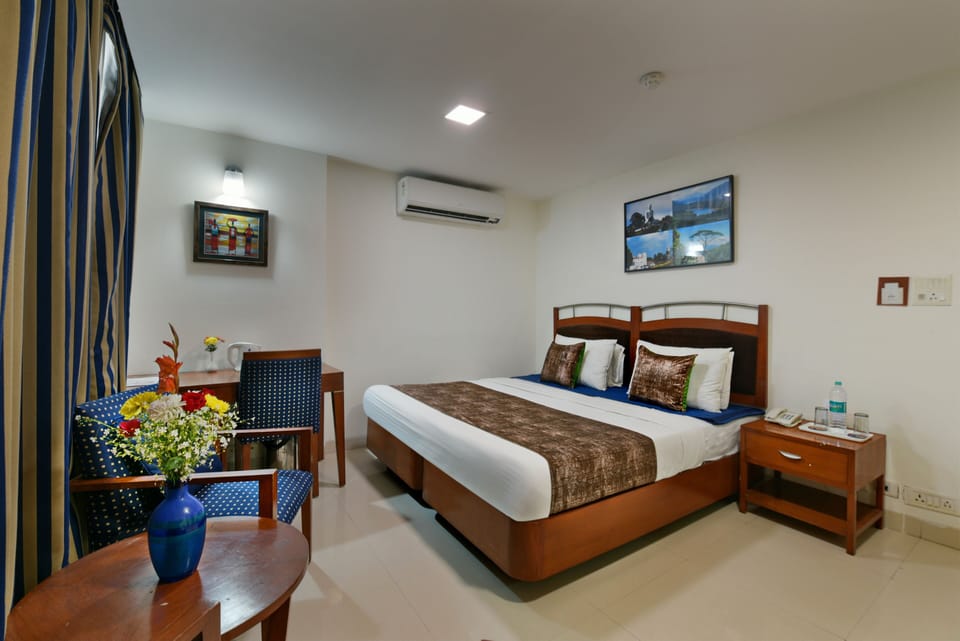 Deluxe Double Room | Egyptian cotton sheets, premium bedding, Select Comfort beds, desk