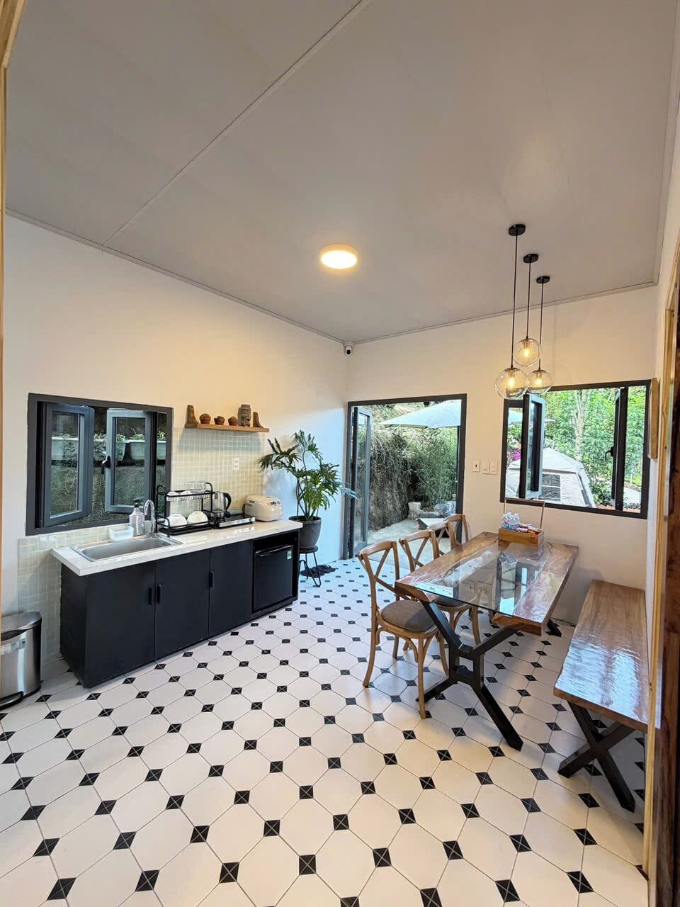 Family Apartment, Garden View | In-room dining