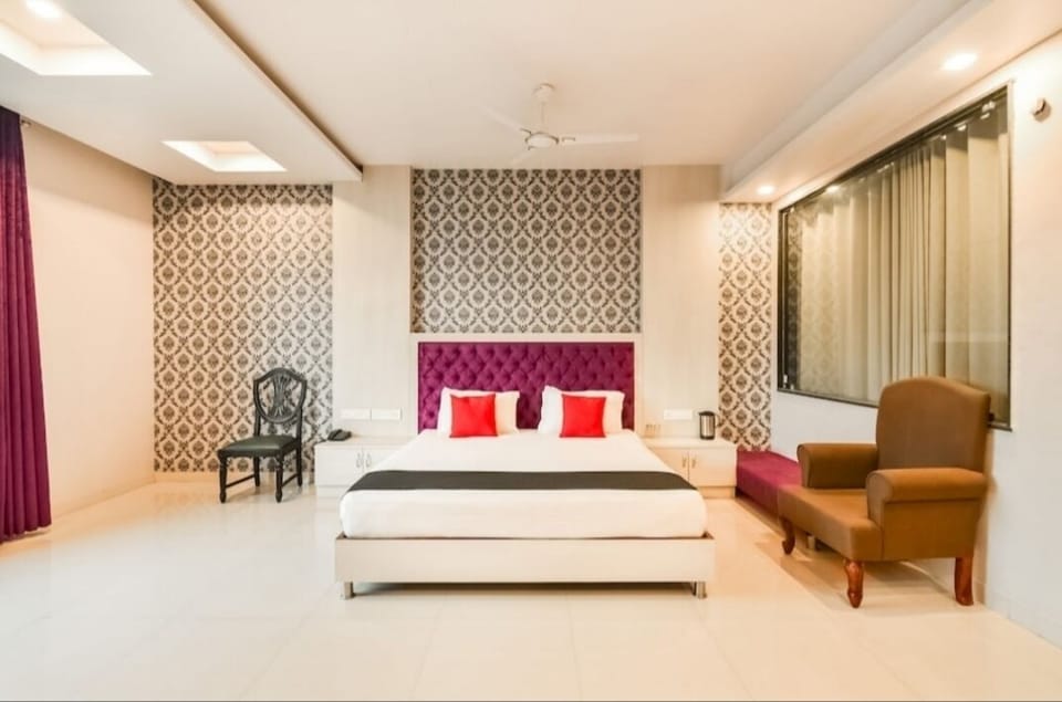 Deluxe Room | Desk, free WiFi