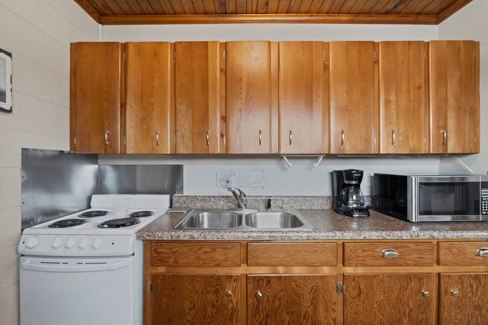 Apartment size stove, fridge, microwave