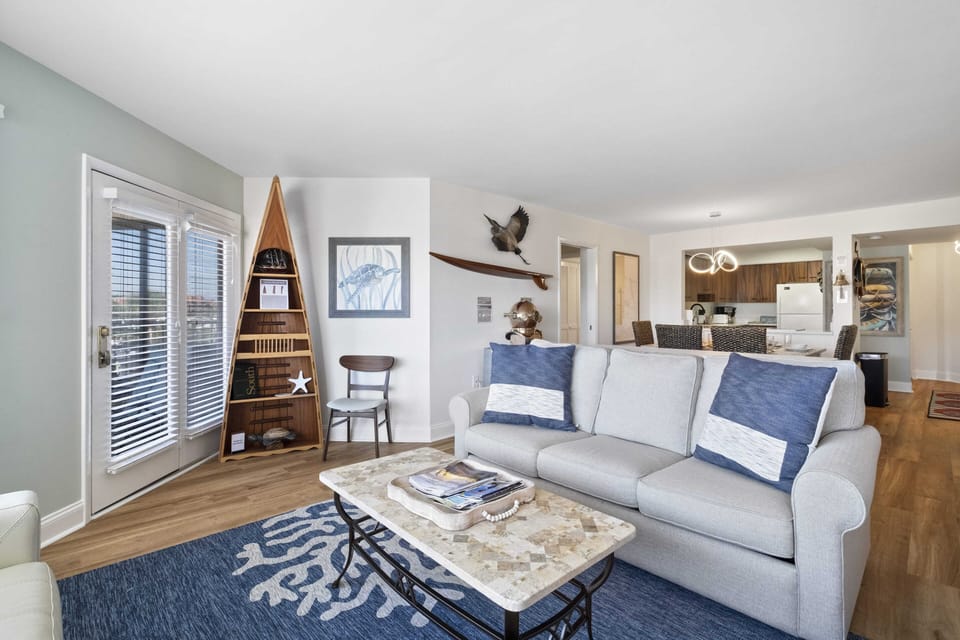 Welcome Aboard Jim's Yacht Club Villa, Matey!  Cozy Decor with lots of light!