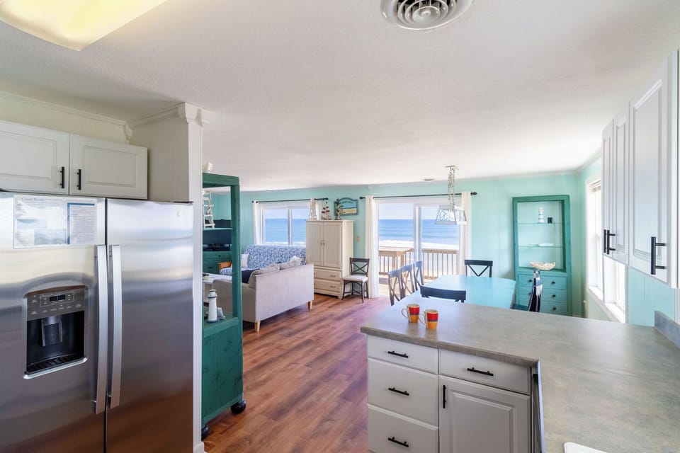 Kitchen with View - Cooking in this kitchen is a true delight with a view of the ocean, stainless appliances, and a place to keep the chef company.