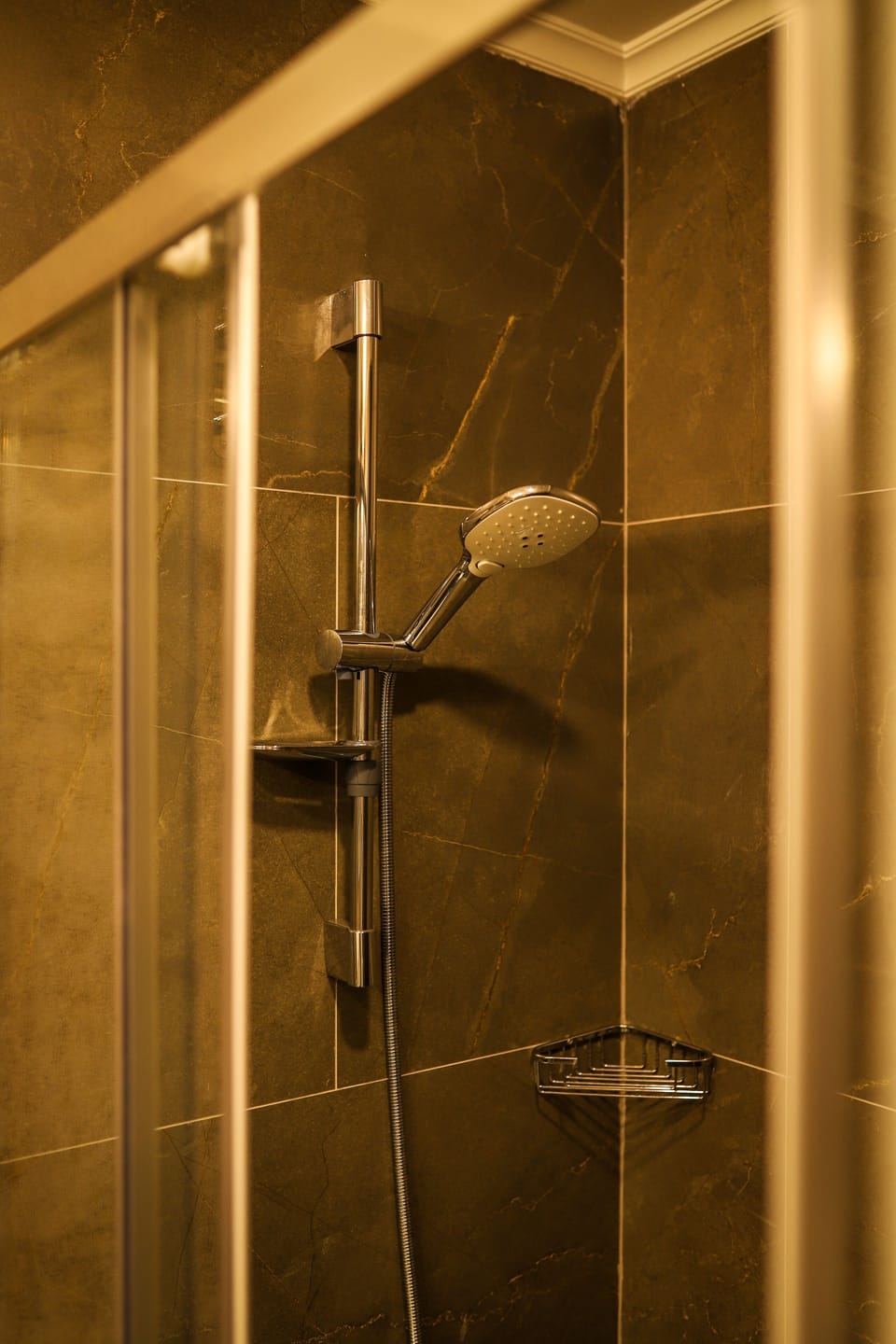 Shower, hair dryer, slippers, bidet