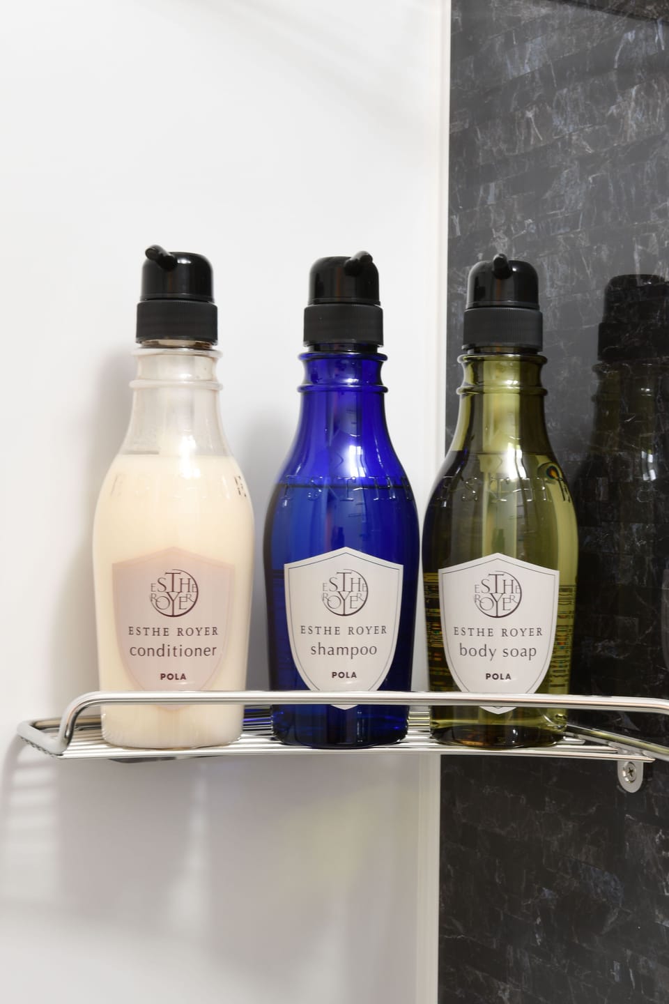 Basic Single Room | Bathroom | Combined shower/tub, rainfall showerhead, free toiletries, hair dryer
