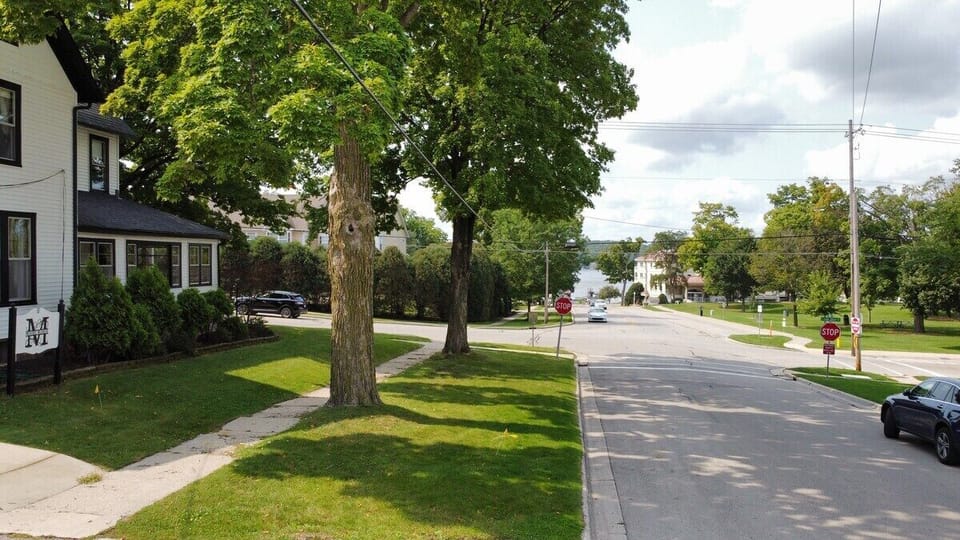 1 block from the Lake and Downtown