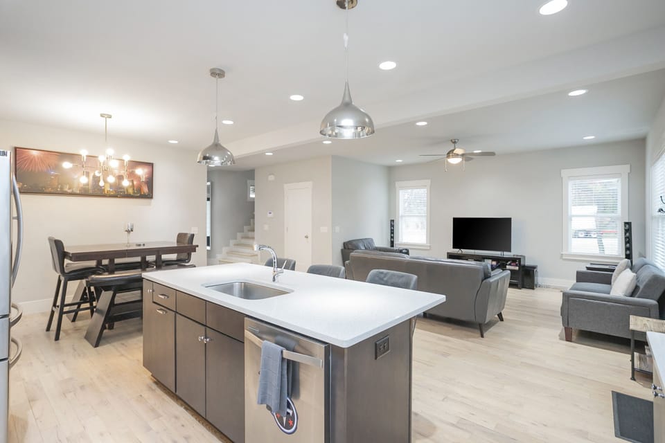 Super Spacious Living Room, Dining Room & Kitchen!