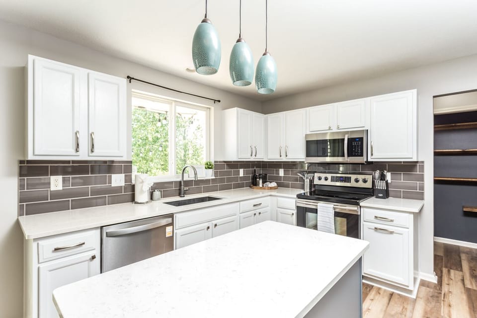 Fully stocked kitchen!
