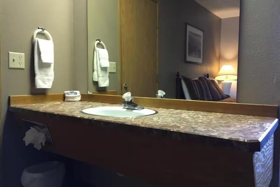 Desk, laptop workspace, free WiFi, bed sheets