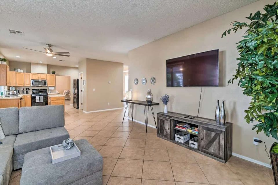 Living Room | Smart TV