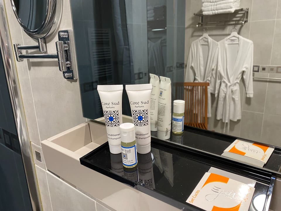 Family Suite | Bathroom | Shower, hair dryer, bathrobes, towels